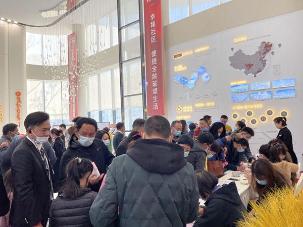 15.麻将胡了睿德公园1号项目洋房开盘现场_副本.jpg