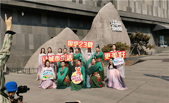 9.集团23周年司庆月汉服快闪宣传运动_副本.jpg 9.集团23周年司庆月汉服快闪宣传运动_副本.jpg