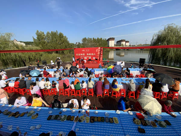 15.麻将胡了·南山举行首届南山业主长街宴运动.jpg
