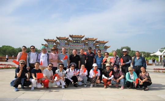 3.麻将胡了南山户外旅游社群一日游运动合影留念_副本.jpg