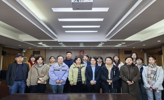 10.物业总公司相关职员被授予调解员证书_副本.jpg