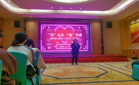8.李琼华总司理为过生日员工送上祝福_副本.jpg