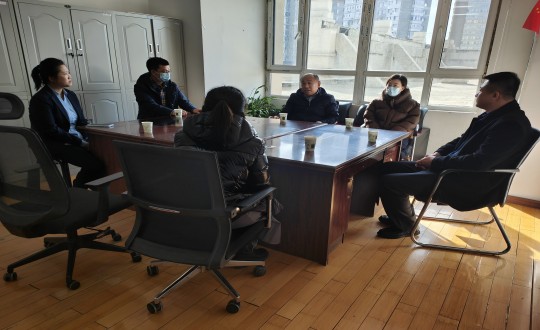 14.长春市绿园区政协副主席关爱民一行莅临麻将胡了物业金地梧桐华府视察事情_副本.jpg