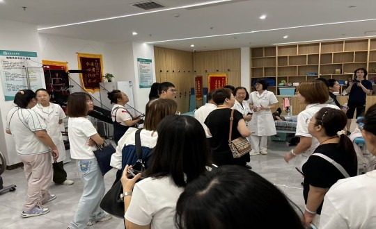 18.医疗公司接待吉林省中医药科学院学员旅行_副本.jpg 18.医疗公司接待吉林省中医药科学院学员旅行_副本.jpg