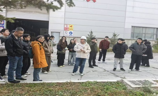 6.吉林农大组织学生到装配式总公司旅行学习_副本.jpg