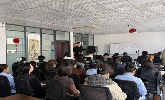 30.药业公司召开2026年战略偏向会_副本.jpg