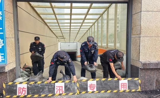 9.物业总公司敦化项目开展防汛应急实战演练_副本.jpg