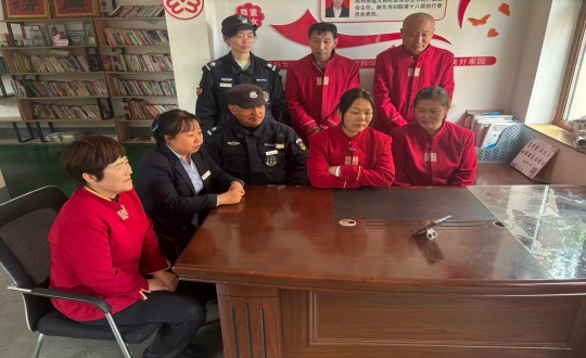 7.物业总公司敦化项目组织员工收看专题视频_副本.jpg