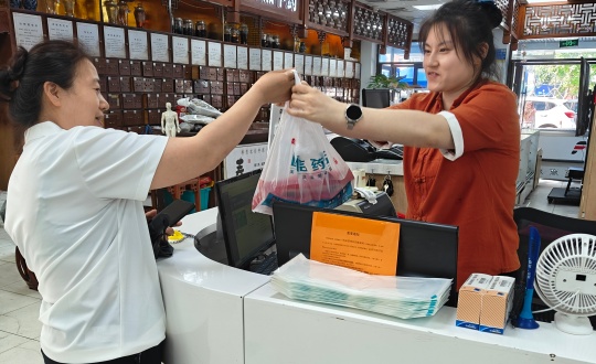 12.麻将胡了药店隆礼店康健驿站打造夏日便民清凉效劳点_副本.jpg